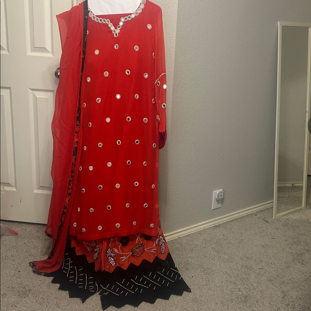 Red shalwar kameez palazzo pants and duppatta. Chiffon mirror work. S